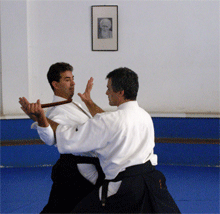 Sensei Ishana realizando trabajo de Tanto - dori